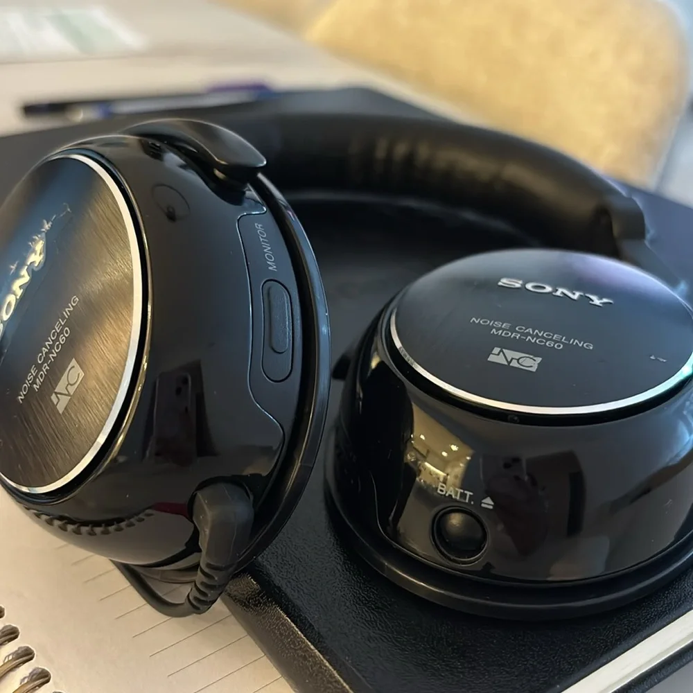 Sony noise canceling headphone model MDR NC60
